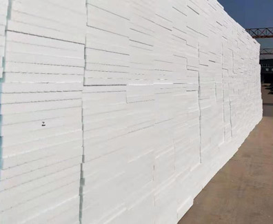 赤峰苯板廠的聚苯板在建筑材料市場上的主要優(yōu)勢有哪些？